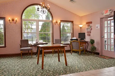 Photo 2 - Our Guest Inn and Suites - Downtown