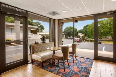 Photo 4 - Clarion Pointe Morrow - Atlanta South