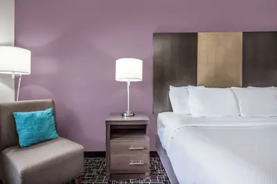 Photo 5 - La Quinta Inn & Suites by Wyndham Fairborn Wright-Patterson