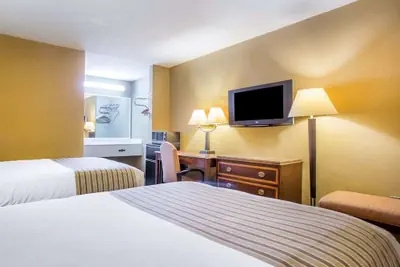 Photo 2 - Econo Lodge Acworth East