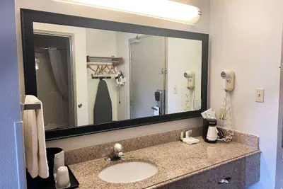 Photo 3 - Baymont by Wyndham Columbia, MO