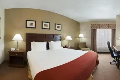 Photo 5 - Holiday Inn Express Hotel & Suites by IHG