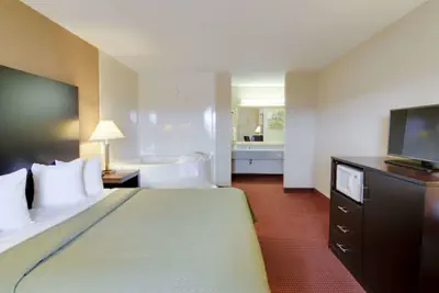 Photo 3 - Quality Inn & Suites Clarksville
