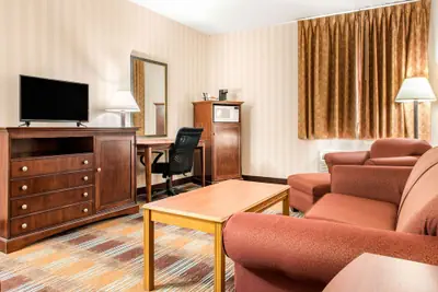 Photo 4 - Quality Inn & Suites Miamisburg - Dayton South