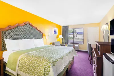 Photo 3 - Days Inn by Wyndham Jacksonville