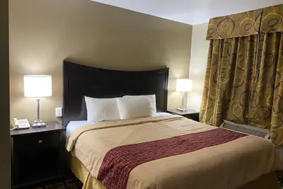 Photo 3 - Executive Inn