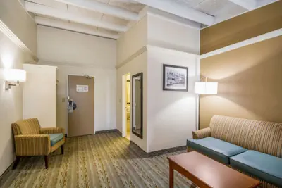 Photo 2 - Quality Inn & Suites Kansas City - Independence I-70 East