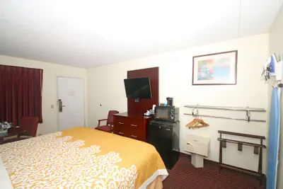 Photo 5 - Hamilton Inn Jonesville NC
