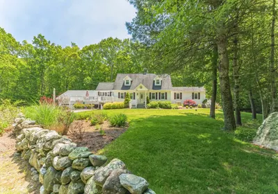 Cozy Mystic Bungalow near Downtown Mystic, Casinos, Beaches