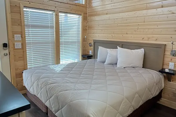 Photo 1 - 061B Grand Canyon Chalet near South Rim King Bed