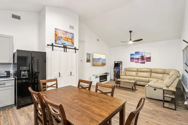 Photo 1 - Modern 3BR/2BA/6Beds • Spacious • Near Downtown