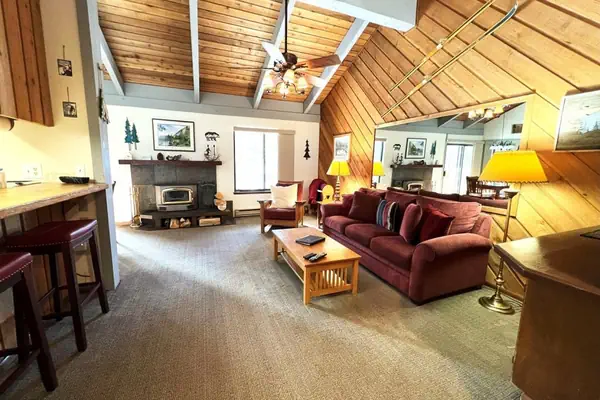 Photo 1 - 110 Premium