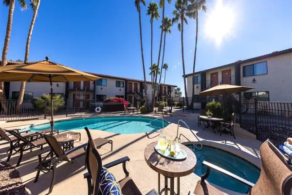 Photo 1 - 1 bedroom apartment with hot tub!