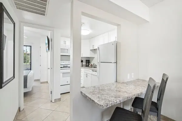 Photo 1 - 1 bedroom apartment with hot tub!