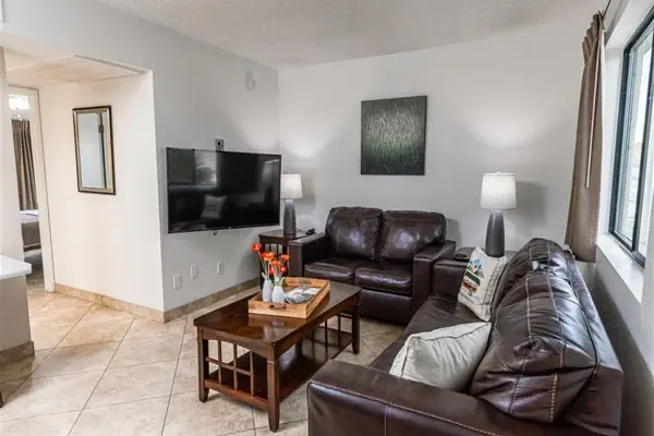 Photo 1 - 1 bedroom apartment with hot tub!