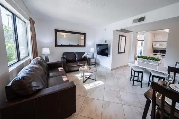 Photo 1 - 1 bedroom apartment with hot tub!