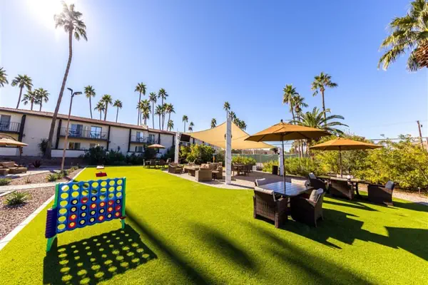 Photo 1 - 1 bedroom apartment with hot tub!