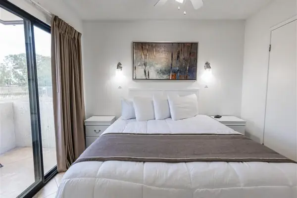 Photo 1 - 1 bedroom apartment with hot tub!