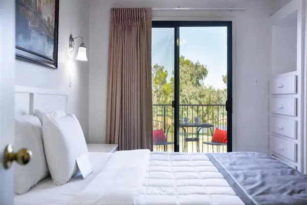 Photo 1 - 1 bedroom apartment with hot tub!