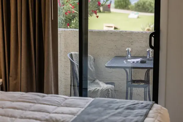 Photo 1 - 1 bedroom apartment with hot tub!