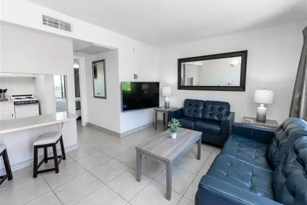 Photo 1 - 1 bedroom apartment with hot tub!