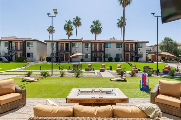 Photo 1 - 1 bedroom apartment with hot tub!