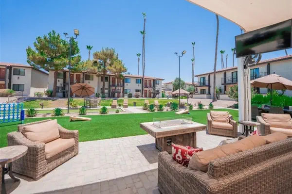 Photo 1 - 1 bedroom apartment with hot tub!