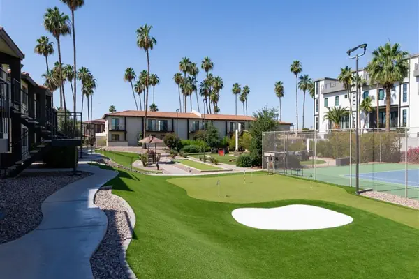 Photo 1 - 1 bedroom apartment with hot tub!