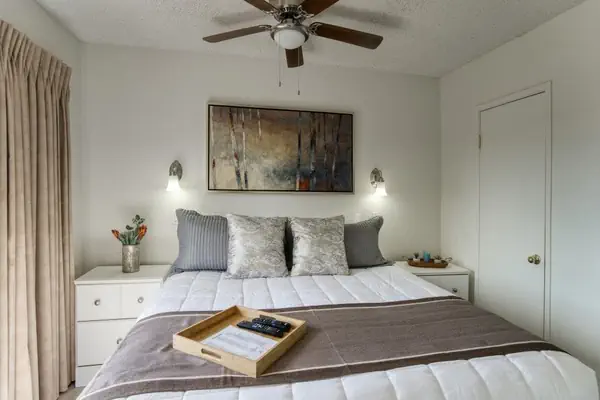 Photo 1 - 1 bedroom apartment with hot tub!