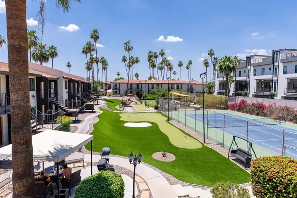 Photo 1 - 1 bedroom apartment with hot tub!