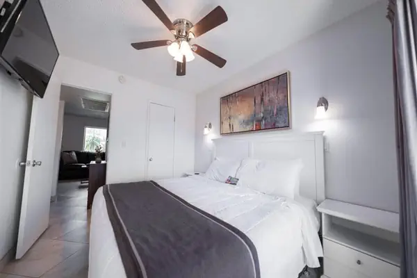 Photo 1 - 1 bedroom apartment with hot tub!