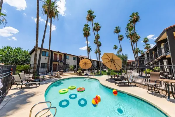 Photo 1 - 1 bedroom apartment with hot tub!