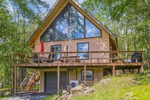 Photo 1 - Poconos Chalet newly renovated, great location