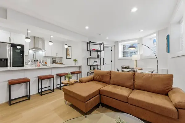 Photo 1 - Newly Renovated 3BR 2BA in Heart of Andersonville