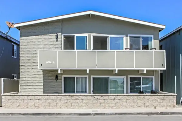 Photo 1 - 6 BDR Duplex Across From The Beach With Large