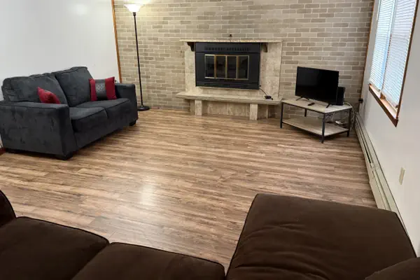 Photo 1 - Private house with 4 bedrooms and 2 bathrooms, direct NYC Manhattan train only 10 minute walk away, MetLife Stadium FIFA World Cup 30 minutes away