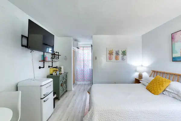 Photo 1 - 6 Pineapple Shores Retro Inn Queen Studio