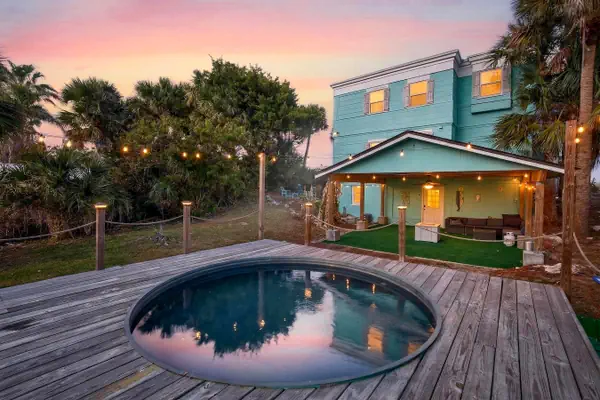 Photo 1 - Beach Gangsta's Paradise, Pet Friendly, Cowboy Pool, Pool Table