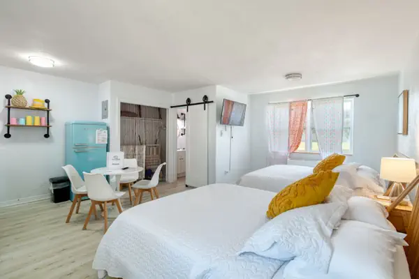 Photo 1 - Pineapple 5 Shores Retro Inn 5