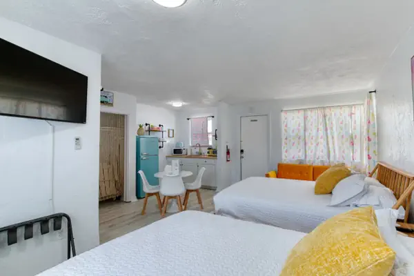 Photo 1 - Pineapple 4