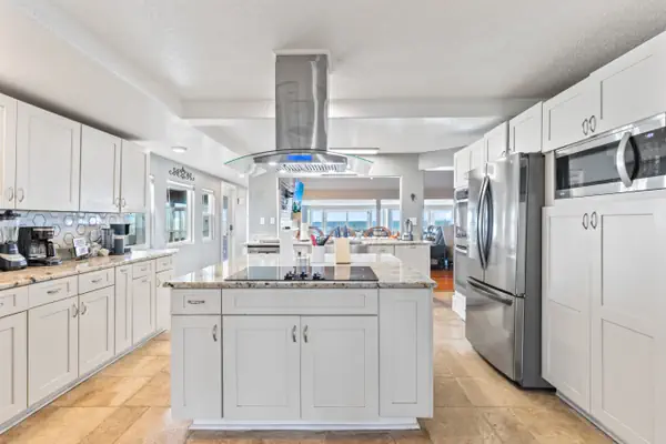 Photo 1 - Sandbar Beachfront Estate, Pool, Hot Tub, Sleeps 26