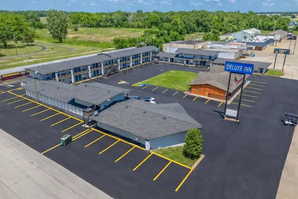 Photo 1 - Deluxe Inn Miami, OK