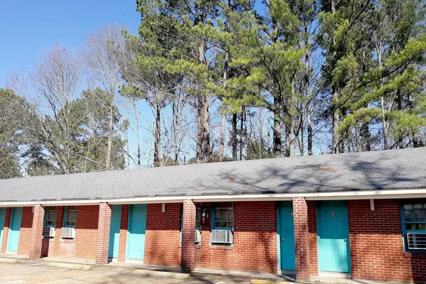 Photo 1 - OYO Hotel Durant MS Bowling Green Rd