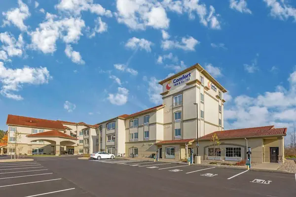 Photo 1 - Comfort Inn & Suites Verona at Turning Stone Resort Casino