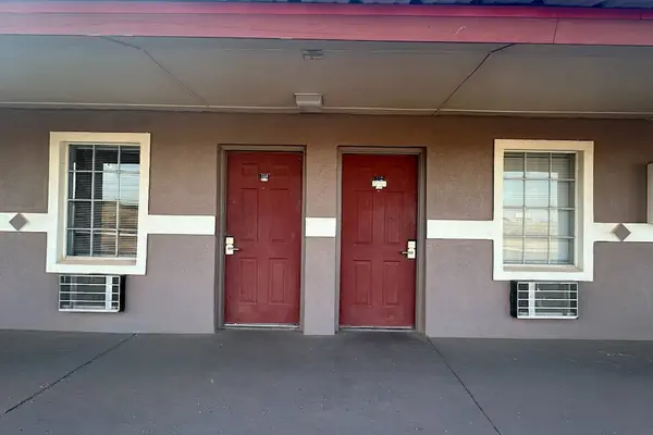 Photo 1 - HiWay Inn Express Elk City Route 66