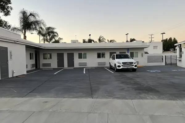 Photo 1 - ERTH INN by AGA Bell Gardens