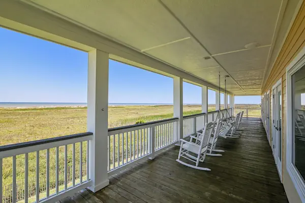 Photo 1 - Beachfront Flamingo by Ryson Vacation Rentals