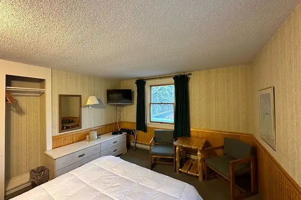 Photo 1 - Maple Leaf Inn - Lake Placid