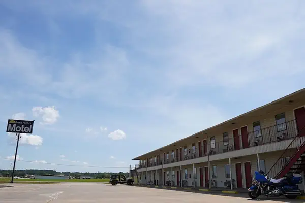 Photo 1 - Southern Nights Motel