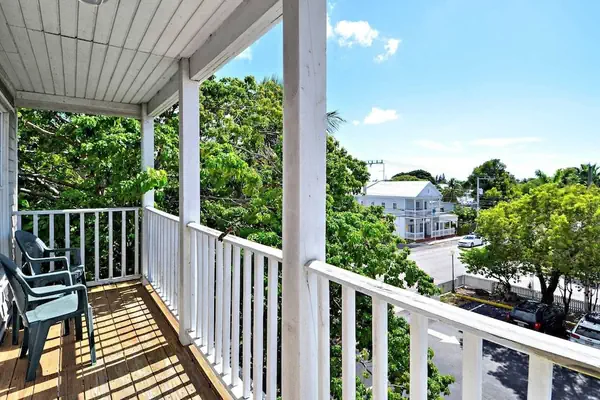 Photo 1 - Duval Breeze by Avantstay Great Location Close to Beach & Nightlife Shared Pool! Week Long Stays